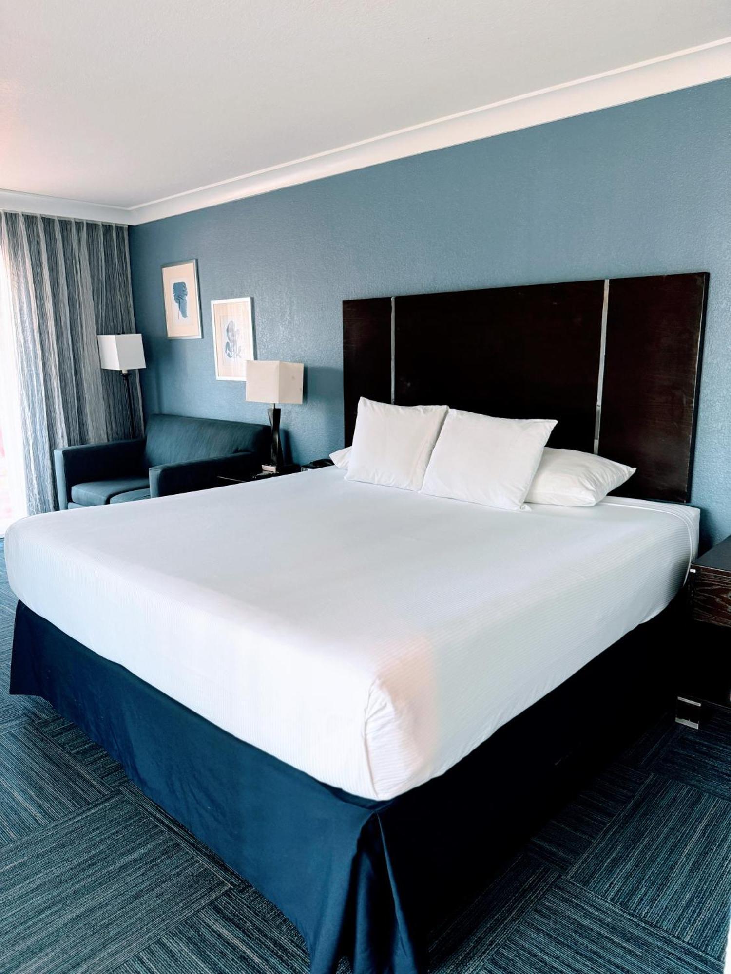 The Pacific Hotel 3*